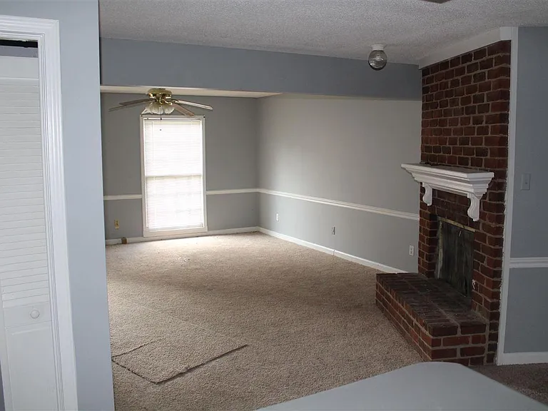 5573 Tulip Tree Dr — Photo 2