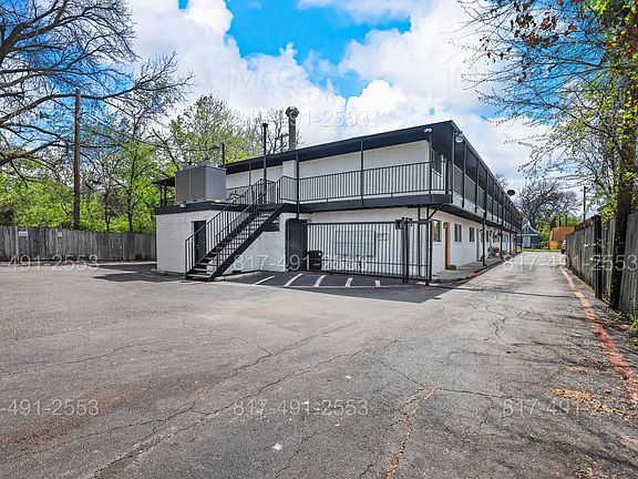 3rd image of 316 N Carroll Ave #202