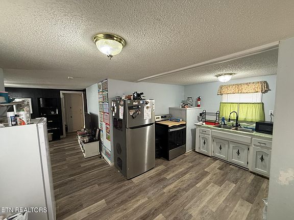 5th image of 618 Dyer Rd
