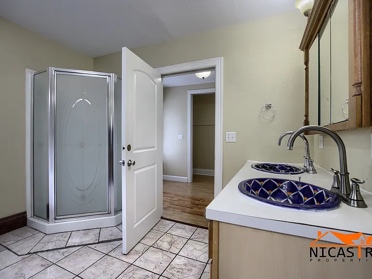 2254 Indianola Ave — Photo 12