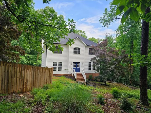 225 Nacoochee Dr, Woodstock, GA 30188
