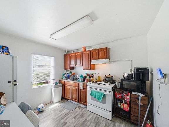 4th image of 408 W Airy St