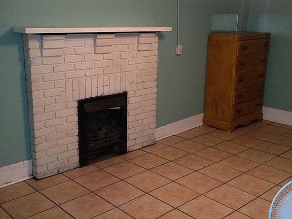 2nd image of 305 W York St #Lvl