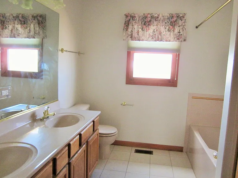 3690 Baybrook Dr — Photo 7