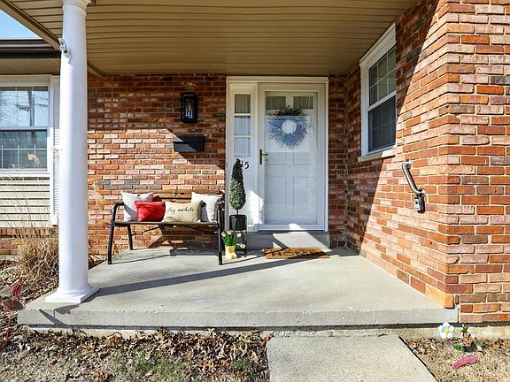4th image of 215 Silverspring Dr