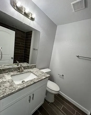 322 Vine St — Photo 4
