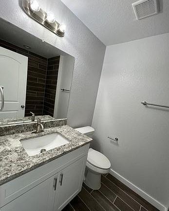 4th image of 322 Vine St