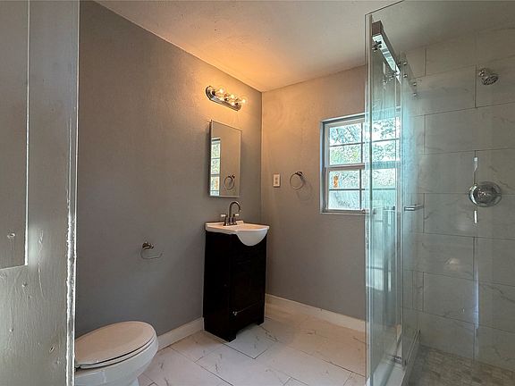 3rd image of 2522 N Hughes Ave