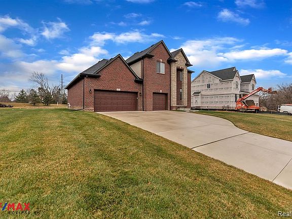 2nd image of 623 Stoney Pointe Cir