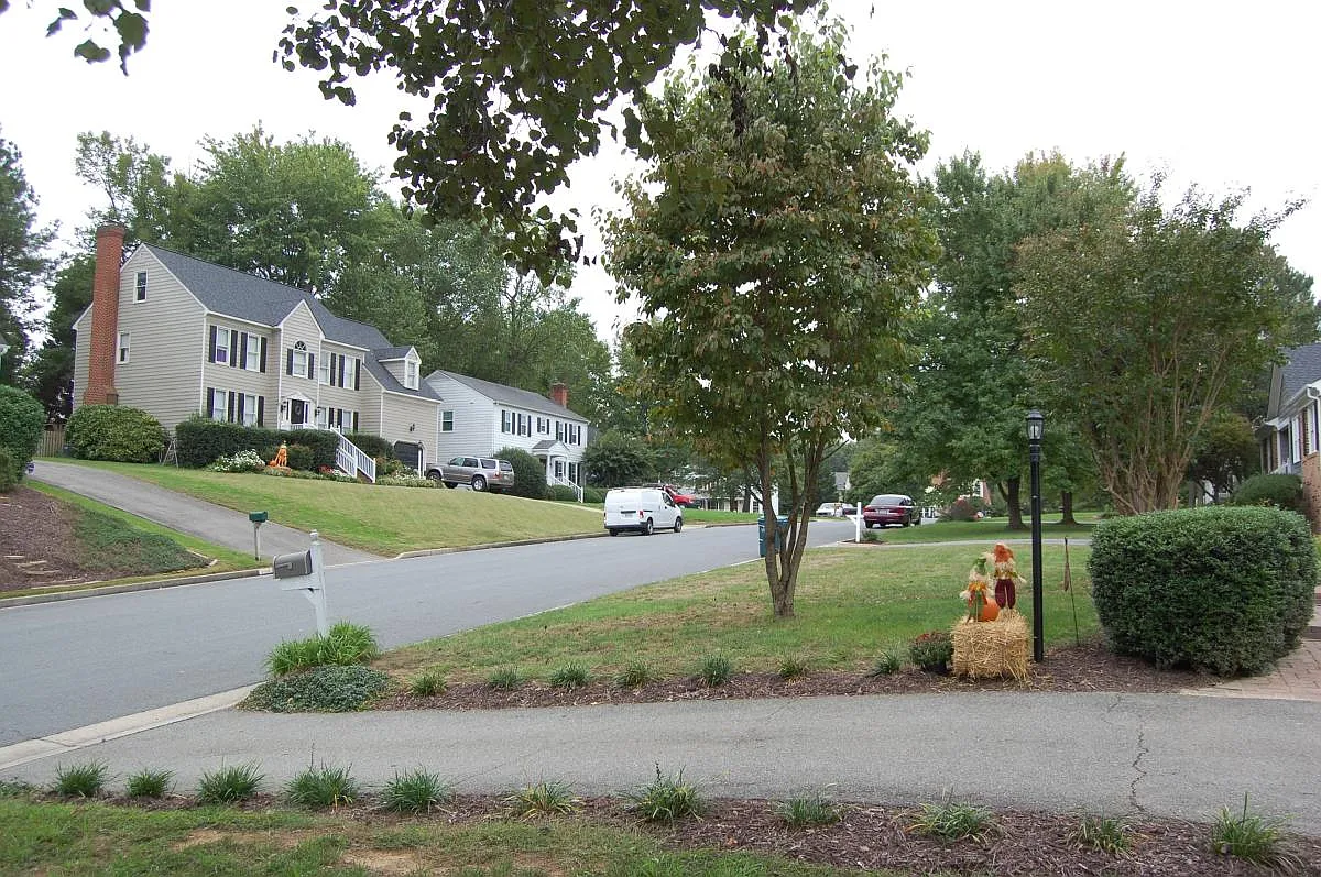 3 bed, 2.5 bath, 2200 sqft, $3,200 — Photo 3