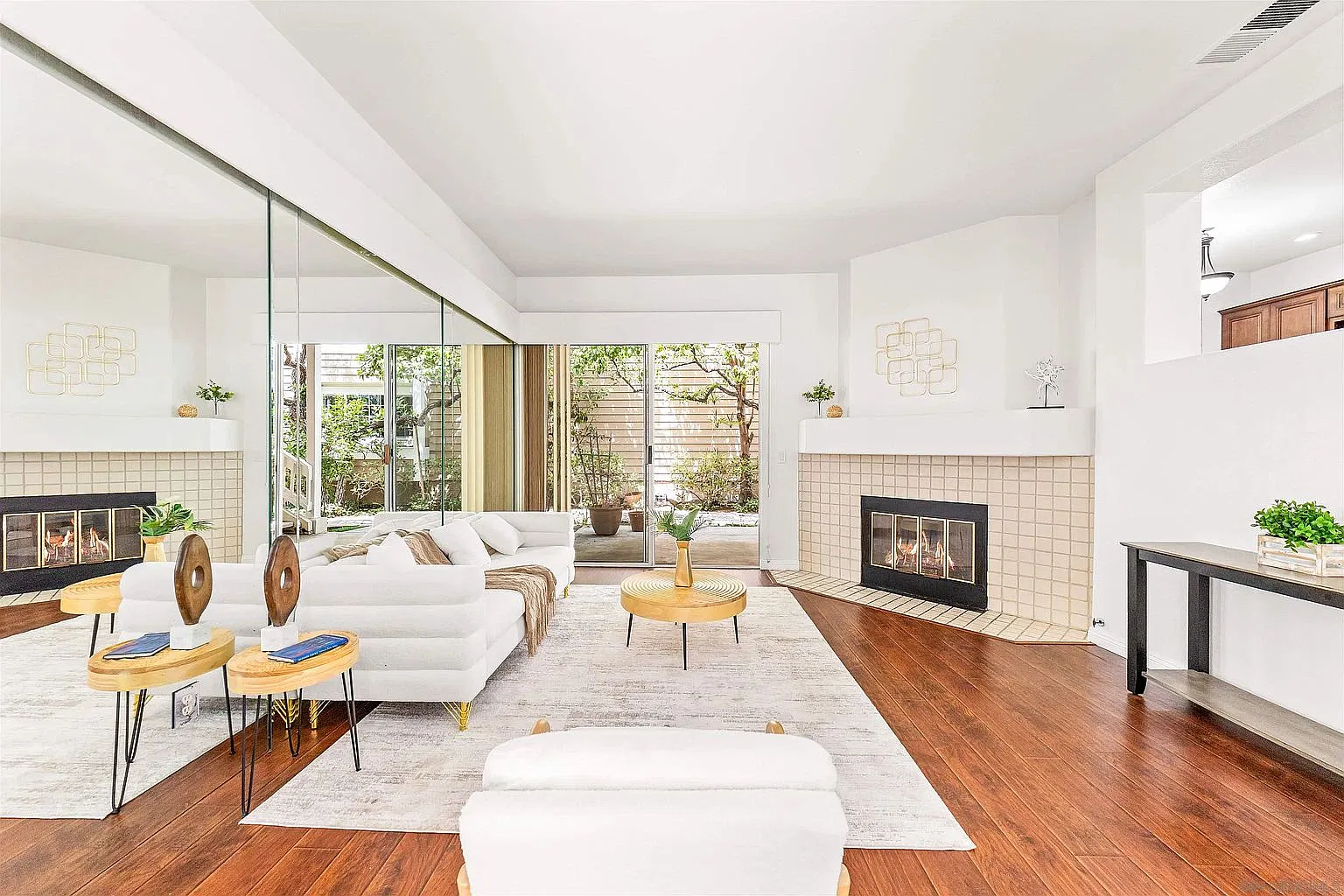2 bed, 1355 sqft, $4,148 — Photo 4