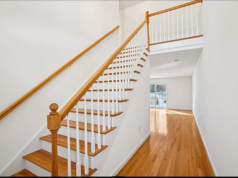 18 Alden Dr — Photo 2
