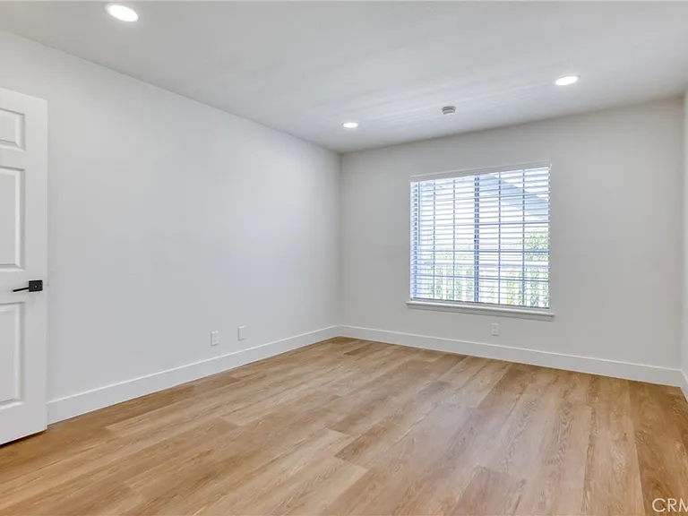 320 W Truslow Ave #D — Photo 8