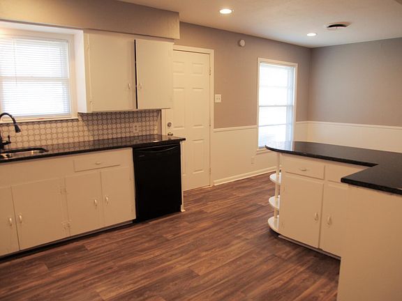 Kitchen with granite pic 2