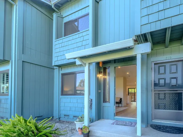 217 College View Dr, Rohnert Park, CA 94928