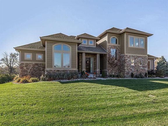 4th image of 300 Painted Woods Dr