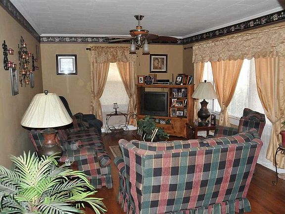 3rd image of 219 Bartley St