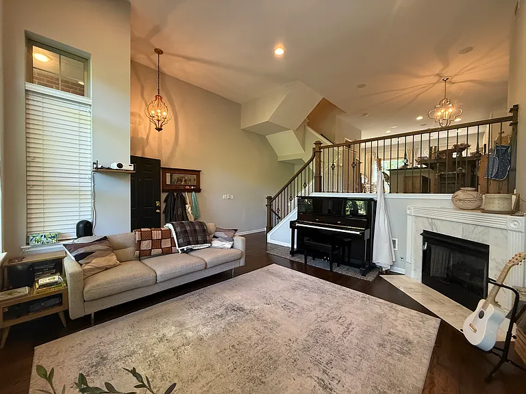 3237 N Talman Ave — Photo 6