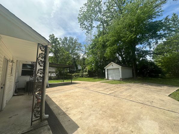 867 Crown Point Ave, Gadsden, AL 35901