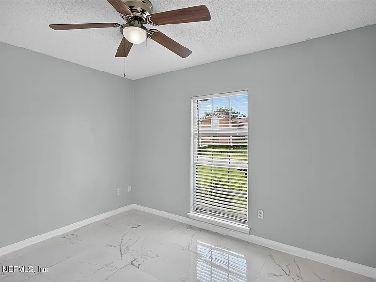 490 Hillside Dr — Photo 33