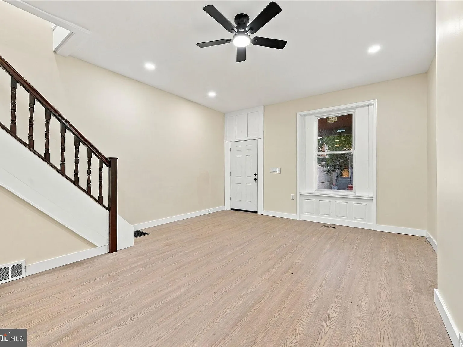 4 bed, 1.5 bath, 1434 sqft, $2,295 — Photo 3
