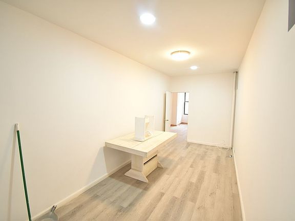 3rd image of 167 Elizabeth St APT 3