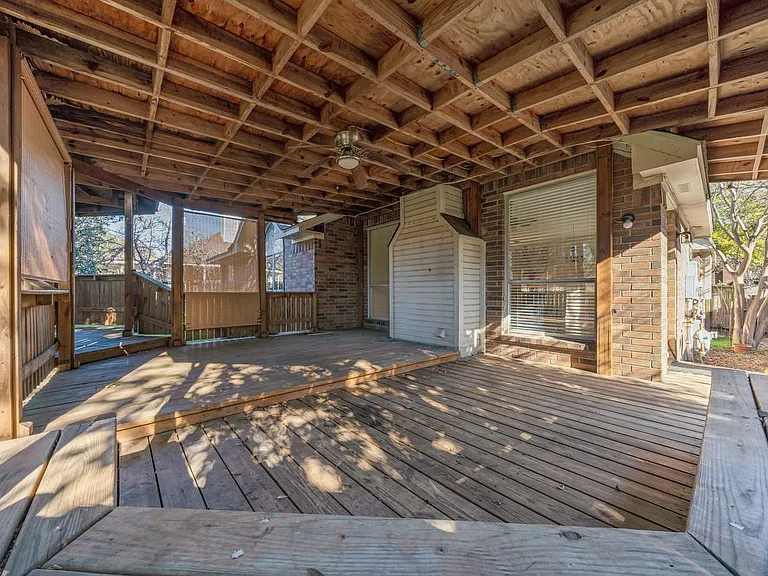 8218 Parkland Hills Dr — Photo 29