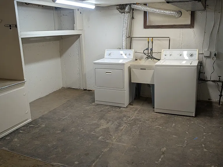 124 W 21st St — Photo 11