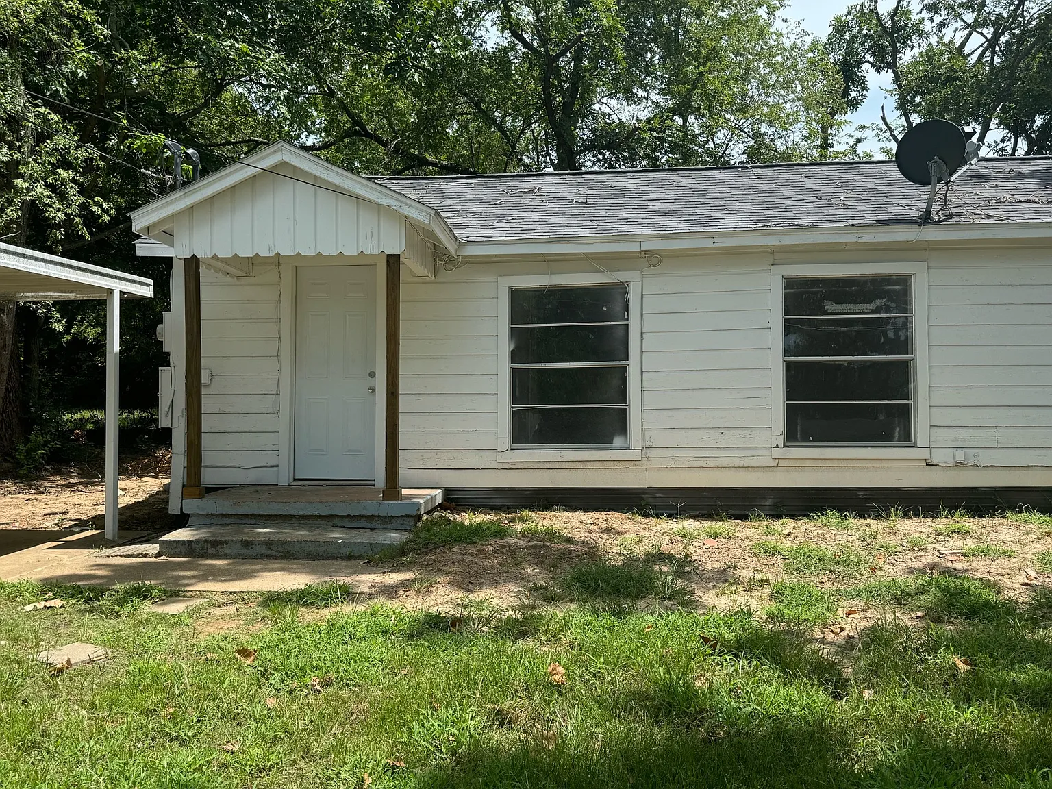 560 Athens Street - 560 — Photo 2