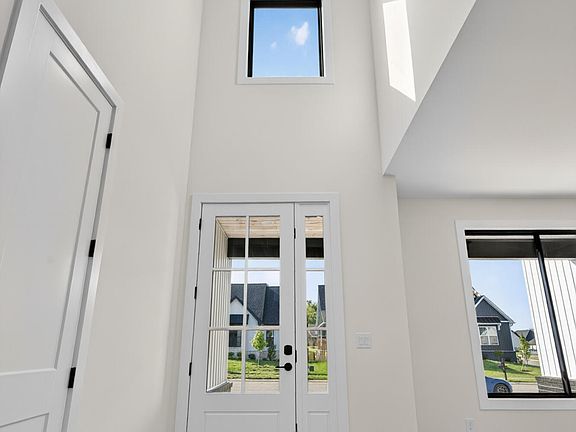 4th image of 725 Azalea Ln