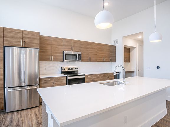 4th image of 214 Avondale St #9573464