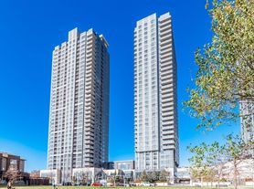 255 Village Green Sq