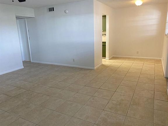 4th image of 402 Lake Shore Dr #205