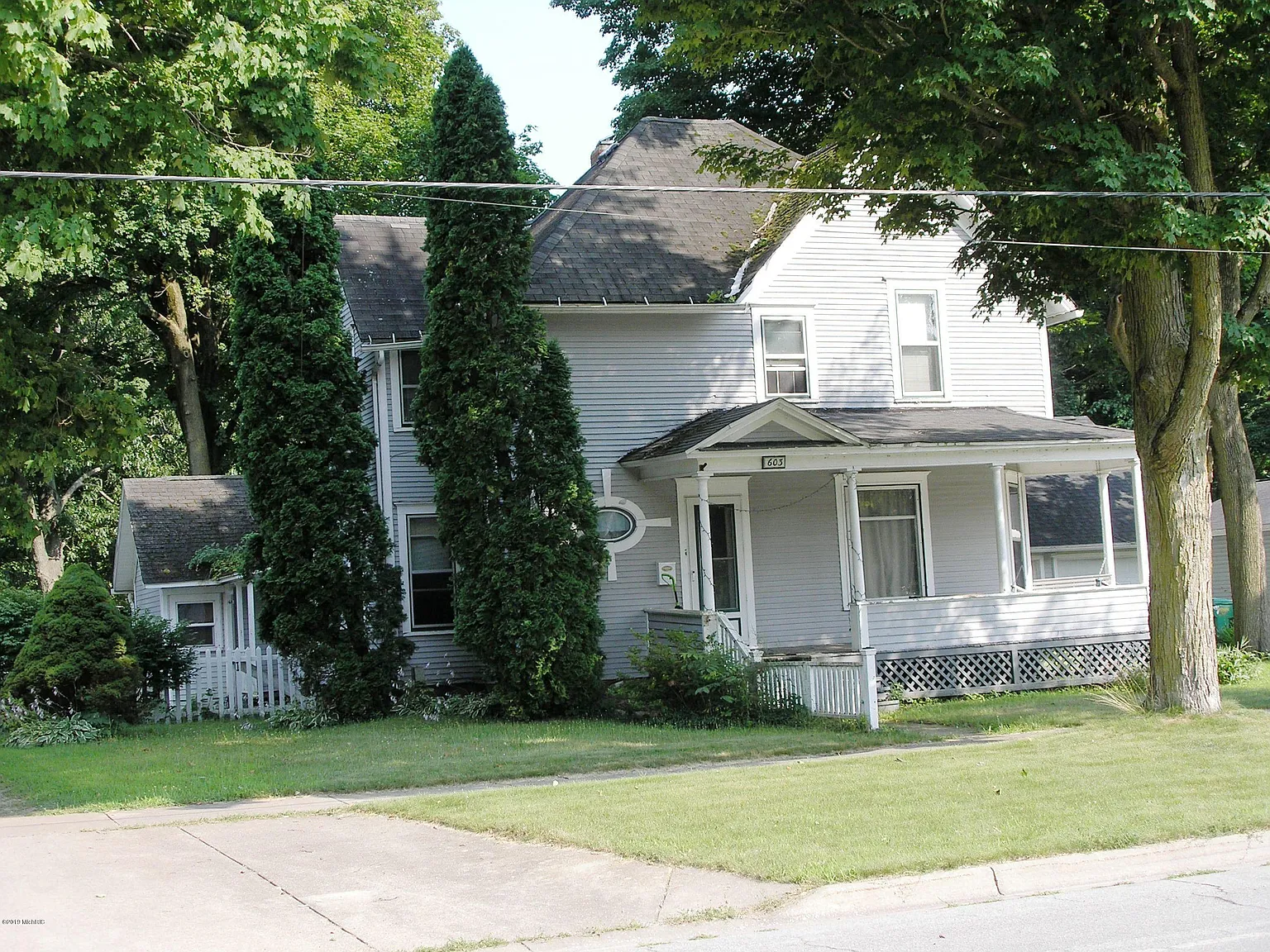 603 Portage Ave photo 1