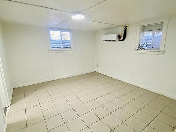 4th image of 138 7th St APT 1
