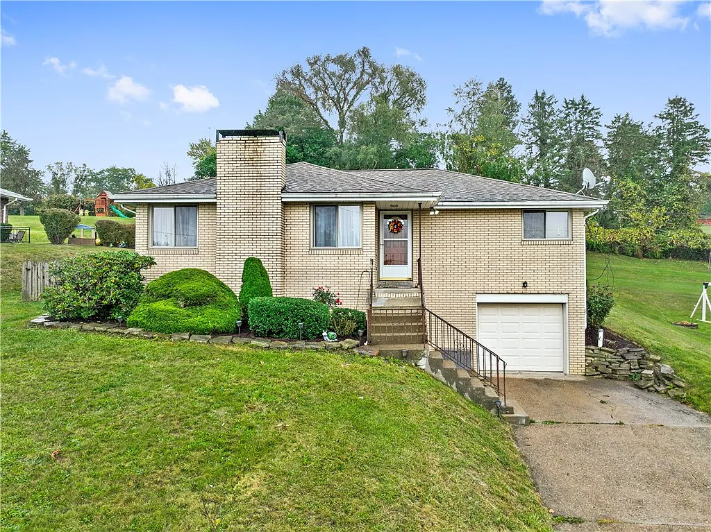 1349 Beach Dr photo 1