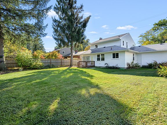 5th image of 2509 Broadway Ave