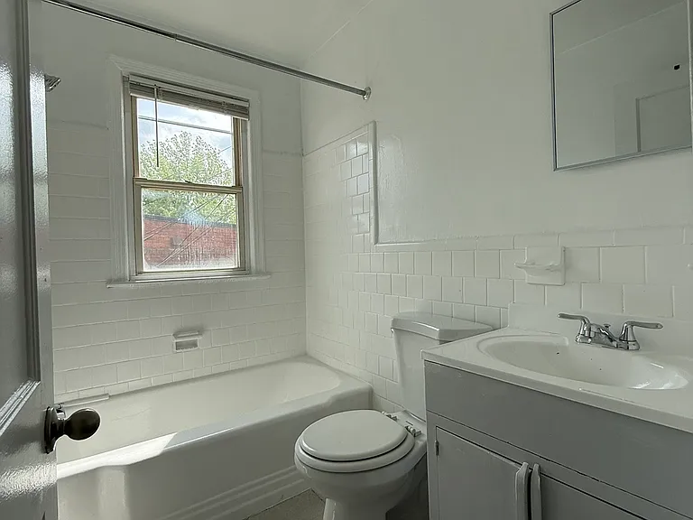2425 E St NE #3 — Photo 12