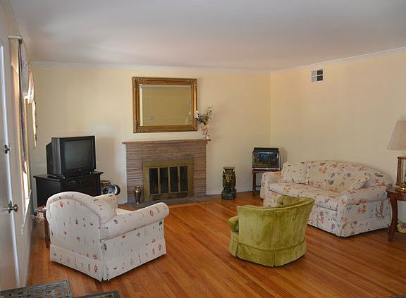 2nd image of 962 W Washington Ave