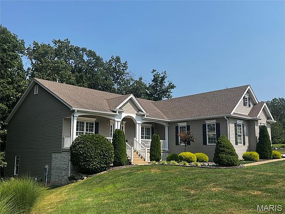 2nd image of 304 Crescent Oak Ct
