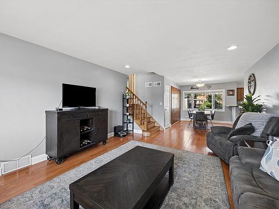 4th image of 1646 Portsmouth Ave