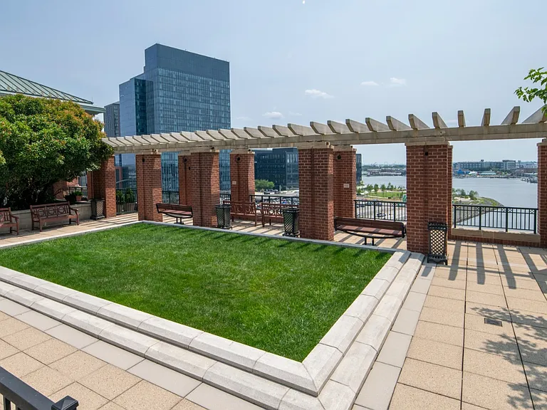 Spinnaker Bay at Harbor East — Photo 51