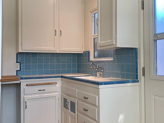 5th image of 4938 Niagara Ave