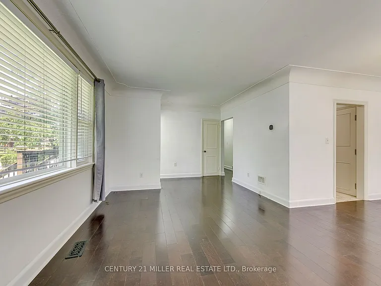 2048 Edinburgh Dr — Photo 8