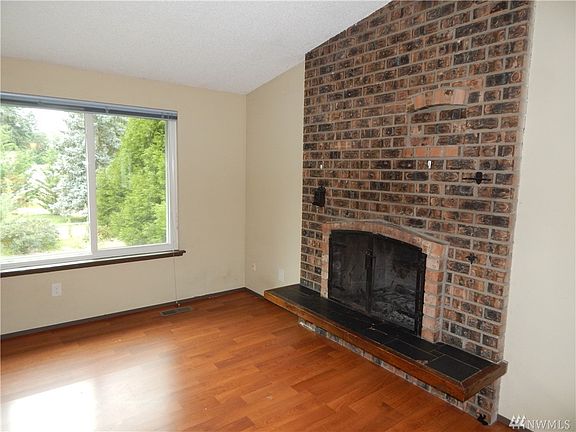 5th image of 7838 Husky Way SE