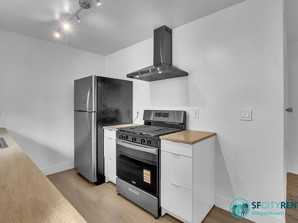 1540 Hudson St #203