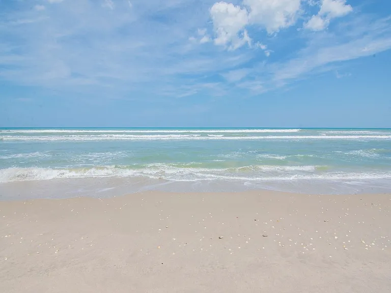 3939 Ocean Dr #401B — Photo 32