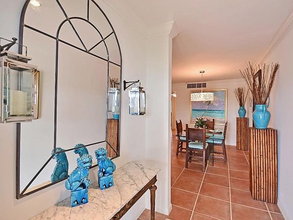 2nd image of 15 Royal Palm Pointe APT 4