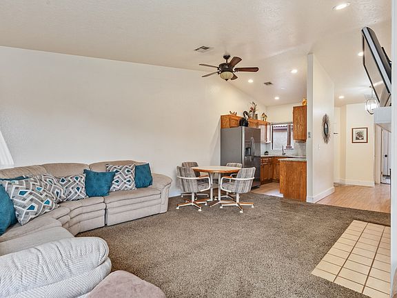 4th image of 677 N Ridge Rim Way #20