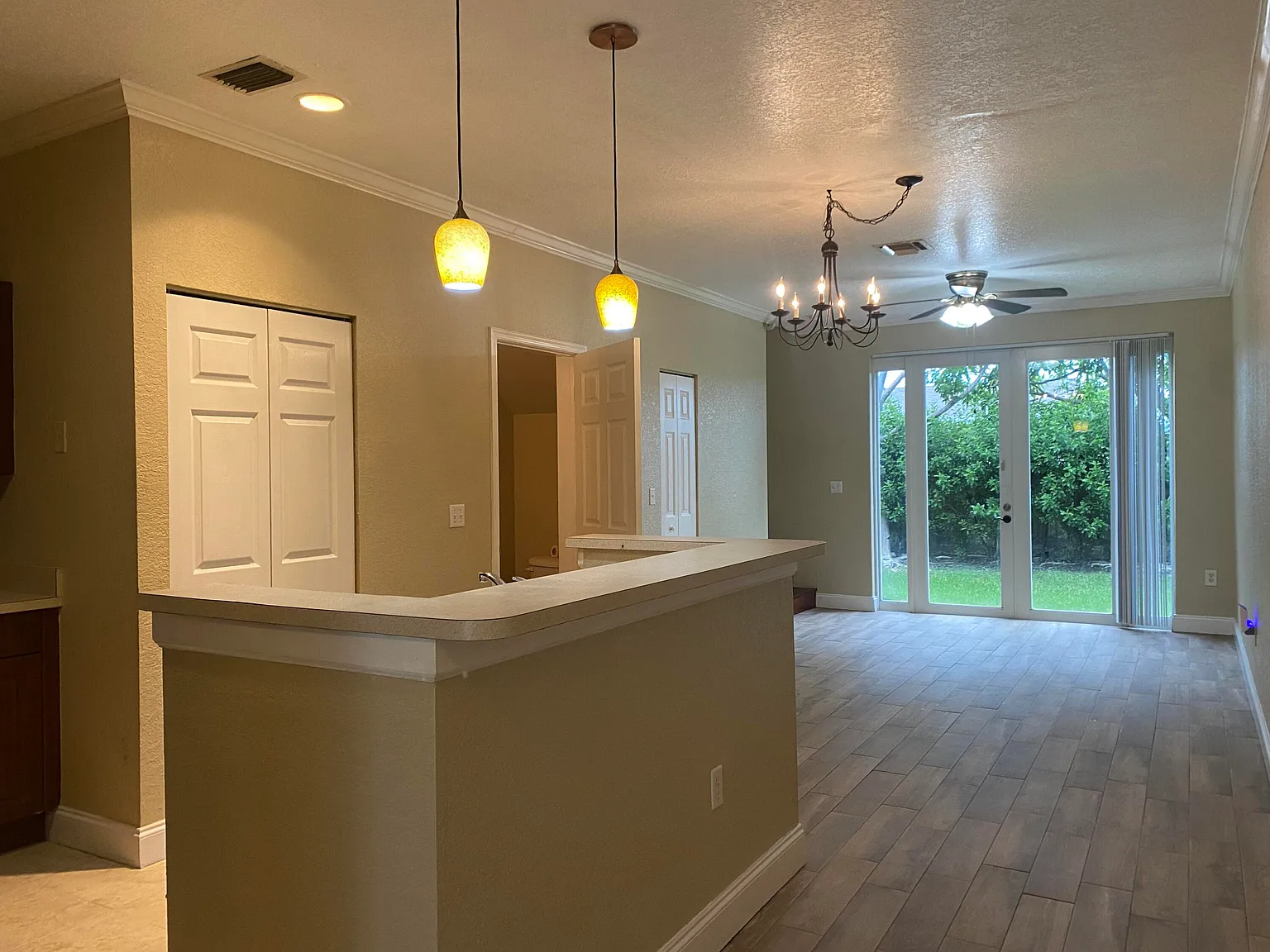 3 bed, 2.5 bath, 1219 sqft, $2,450 — Photo 3